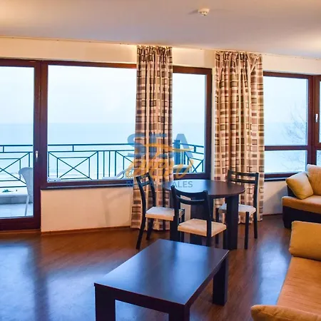 Front Seaview Bg Golden Sands