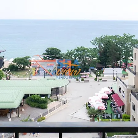 Sea View Front غولدن ساندز