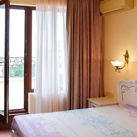 Sea View Front غولدن ساندز