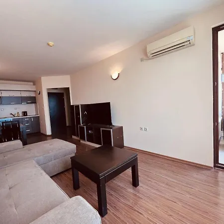Sea View Front غولدن ساندز