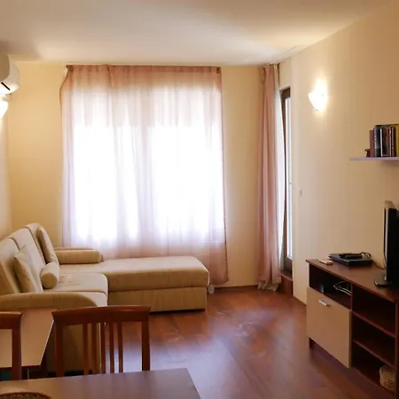 Sea View Front غولدن ساندز
