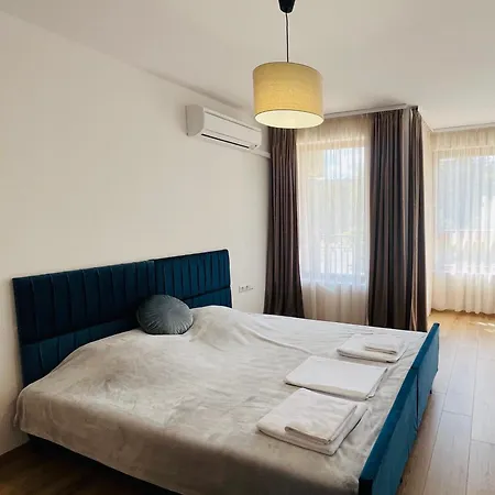Sea View Front غولدن ساندز
