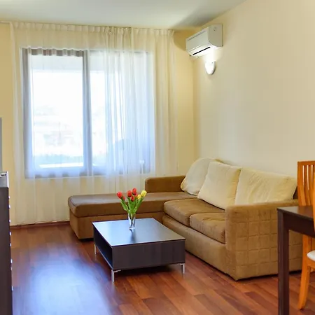 Sea View Front غولدن ساندز