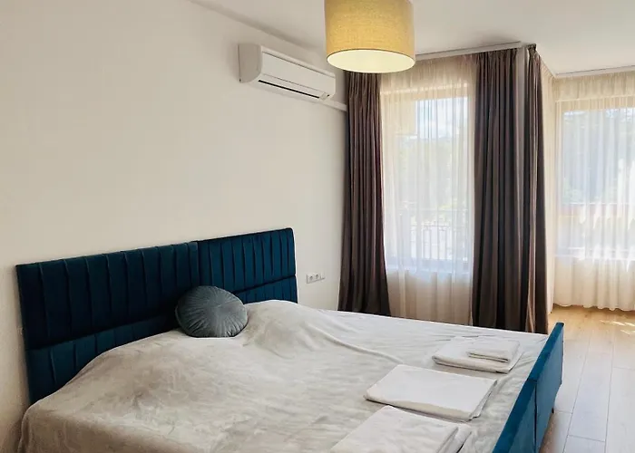 Seaview Bg Front Golden Sands