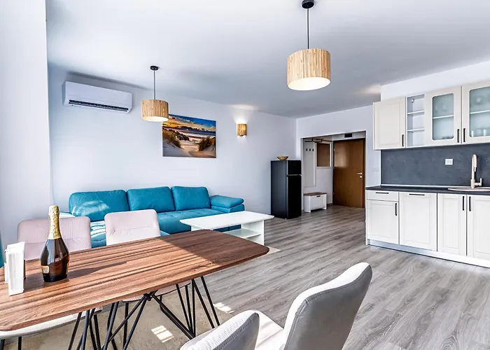 Seaview Bg Front * Golden Sands