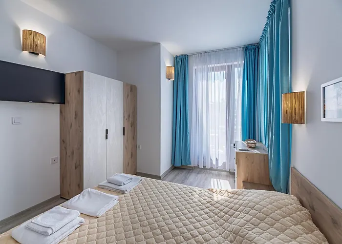 Seaview Bg Front * Golden Sands