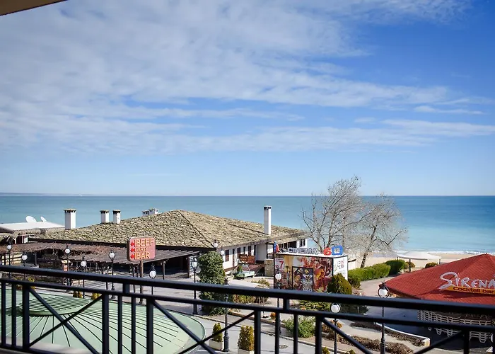 Seaview Bg Front Golden Sands